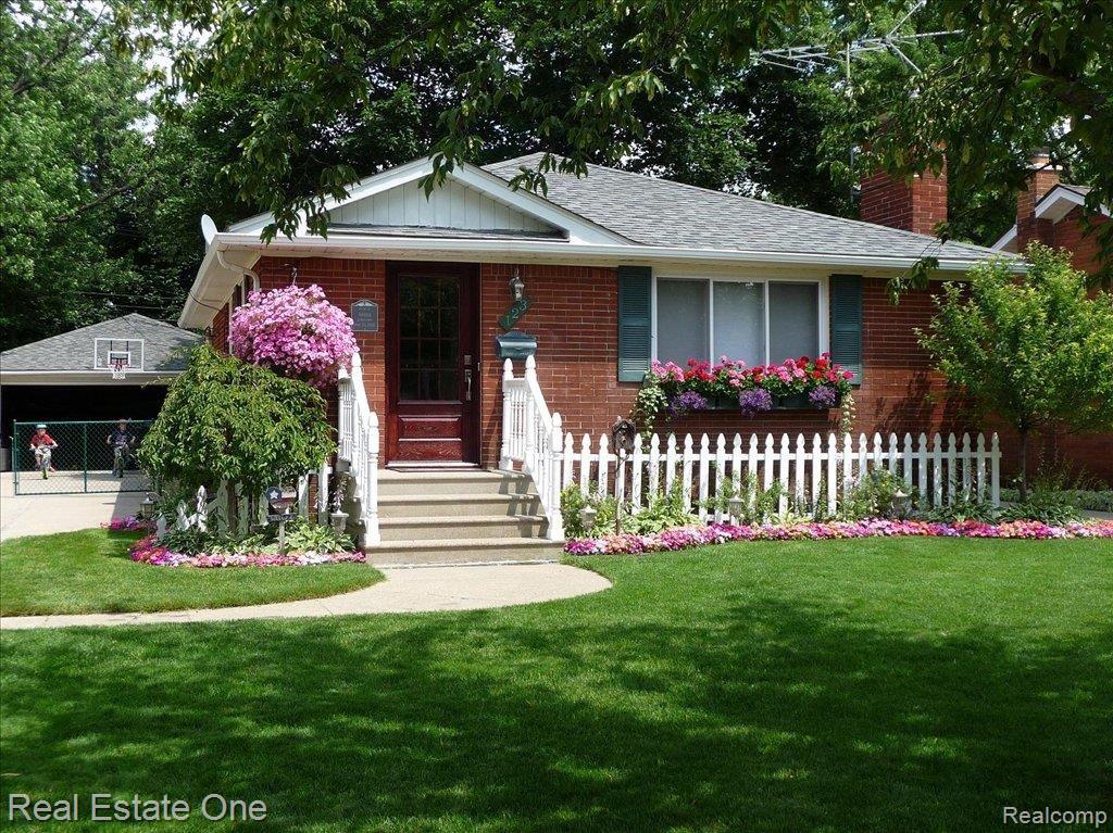 123 South Alice Avenue Rochester, MI 48307 - Photo 1 of 11 DOWN TOWN ROCHESTER