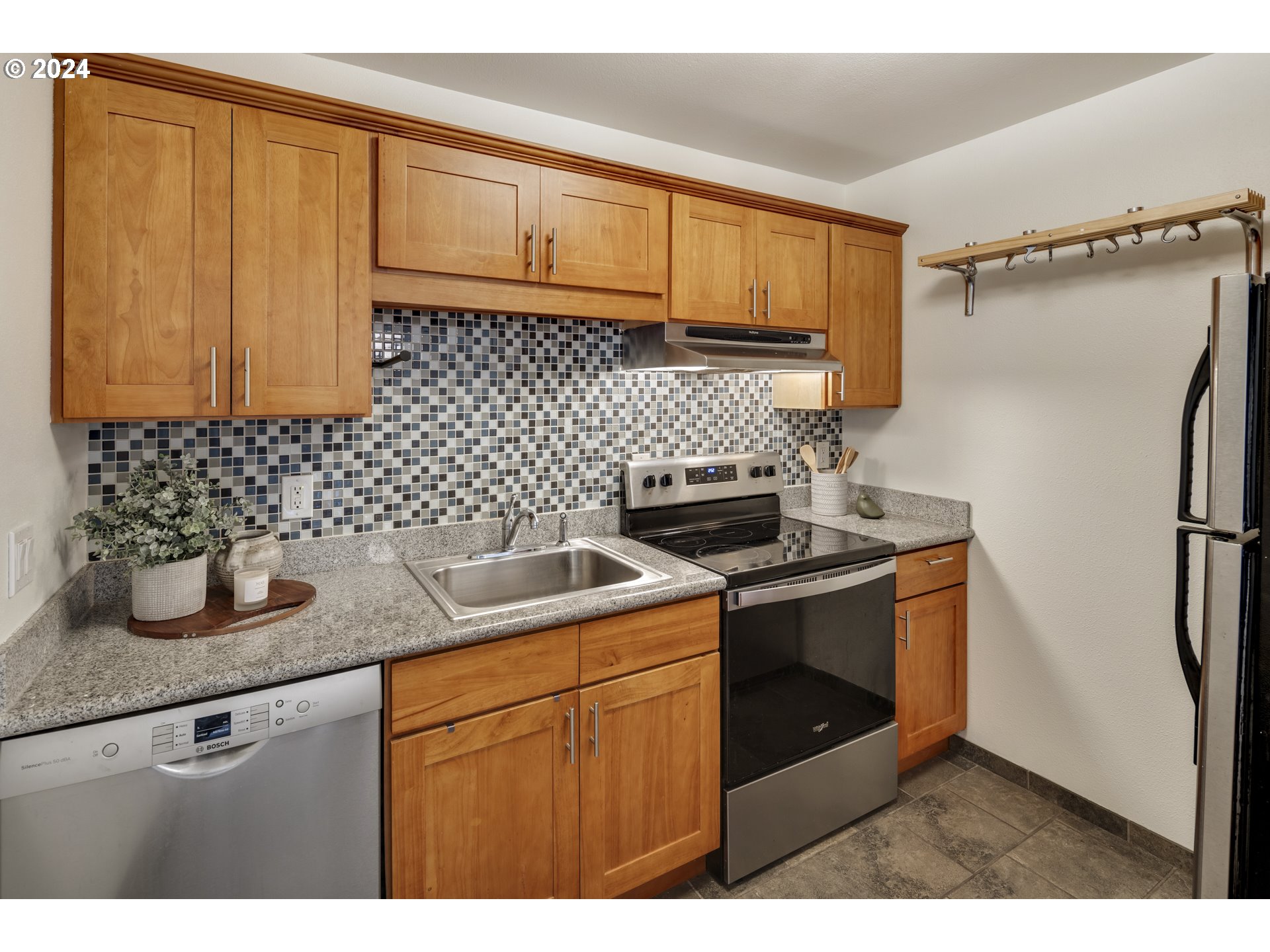 7744 Southwest Barnes Road, Unit G Portland, OR 97225 - Photo 12 of 32 Gallery Image 12