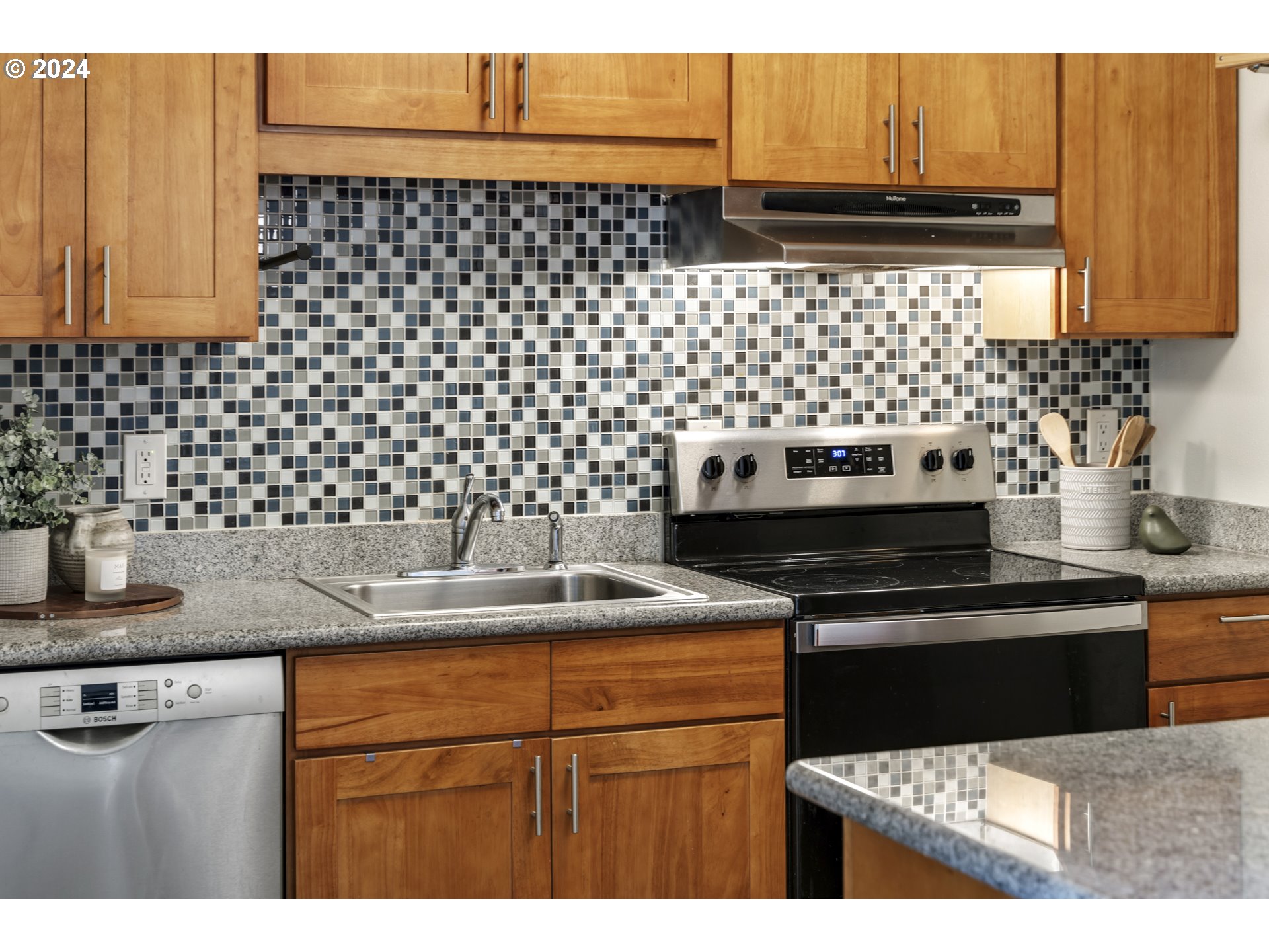 7744 Southwest Barnes Road, Unit G Portland, OR 97225 - Photo 13 of 32 Gallery Image 13