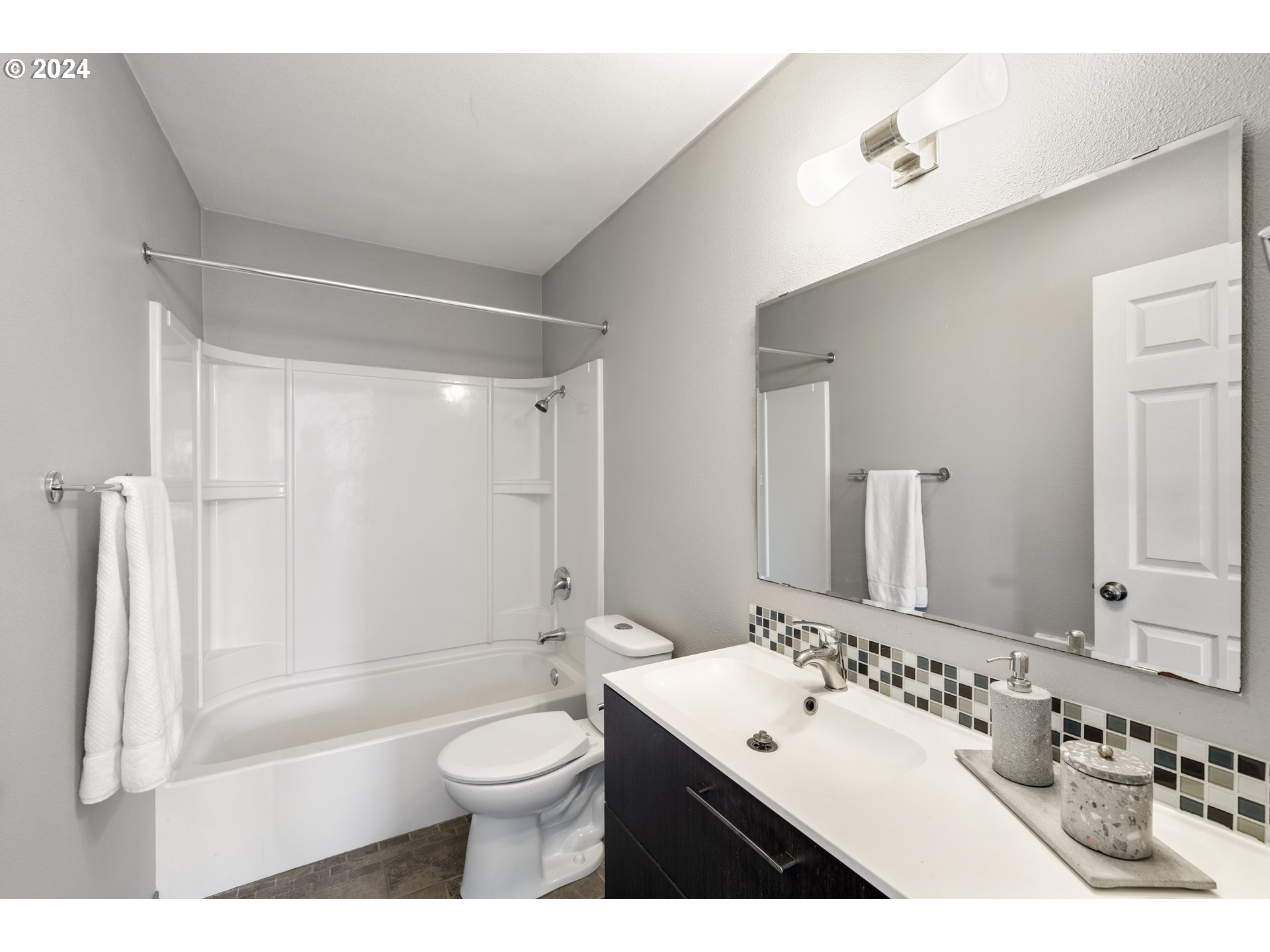 7744 Southwest Barnes Road, Unit G Portland, OR 97225 - Photo 20 of 32 Gallery Image 20