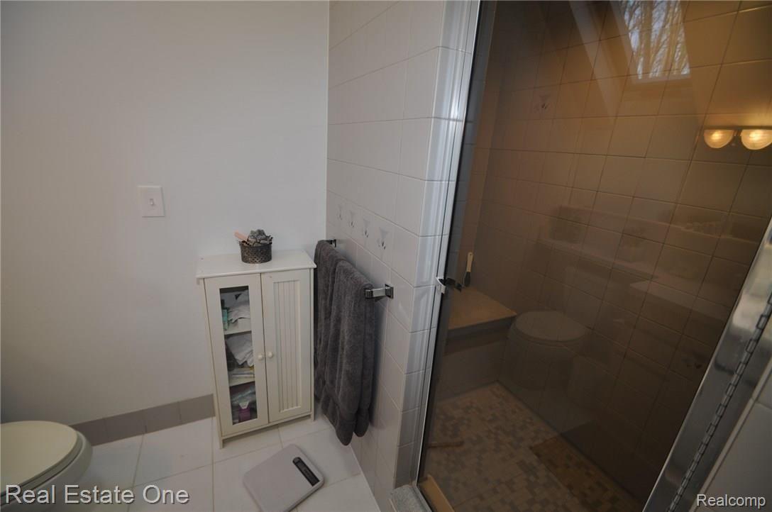 1016 West Snell Road Rochester, MI 48306 - Photo 23 of 43 21.JPG