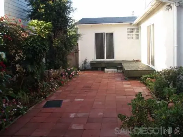 a view of a house with backyard and sitting area