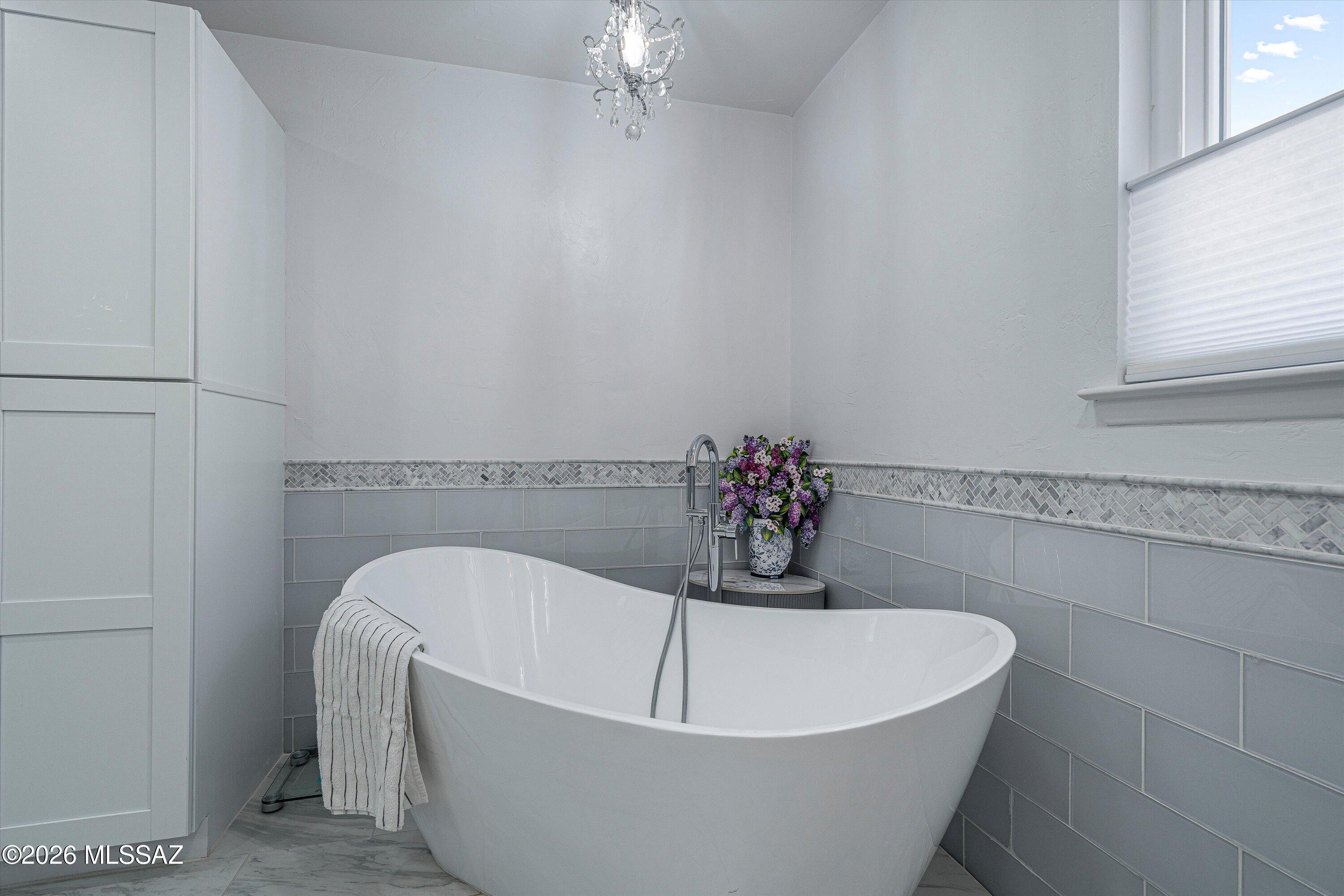 10015 East Fort Lowell Road Tucson, AZ 85749 - Photo 20 of 45 Soaking tub