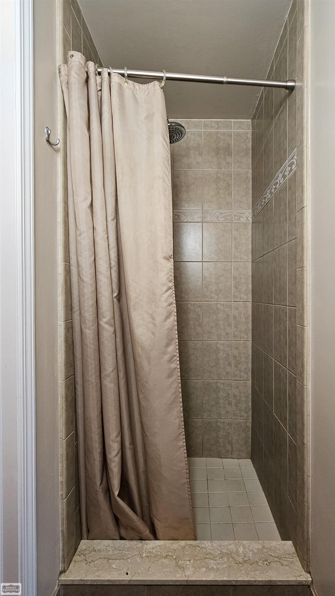 42947 Utica Road Sterling Heights, MI 48314 - Photo 32 of 52 50142273-0a0e881e-8c4a-4c7c-a7ff-ae8fdadc1ed1.JPG