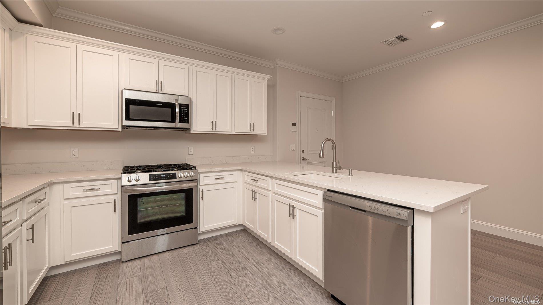 776 Fulton Street, Unit 2D Farmingdale, NY 11735 - Photo 11 of 27