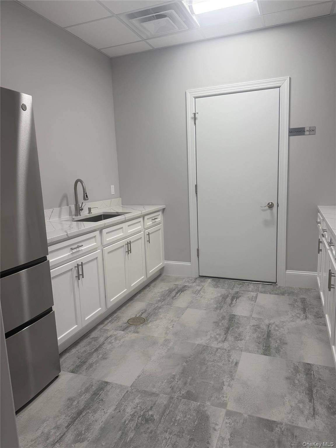 776 Fulton Street, Unit 2D Farmingdale, NY 11735 - Photo 24 of 27 Community Kitchenette