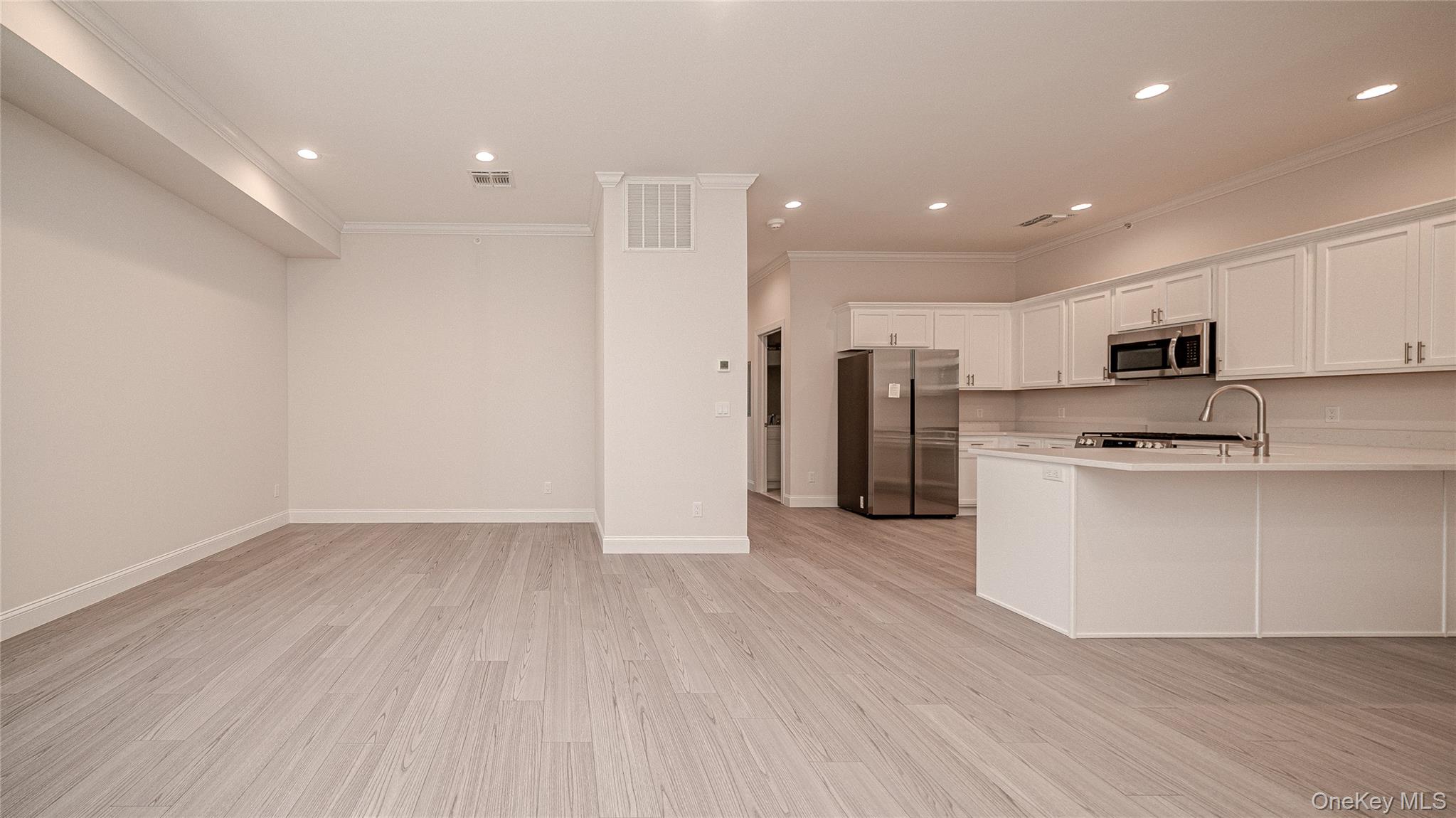 776 Fulton Street, Unit 2D Farmingdale, NY 11735 - Photo 25 of 27