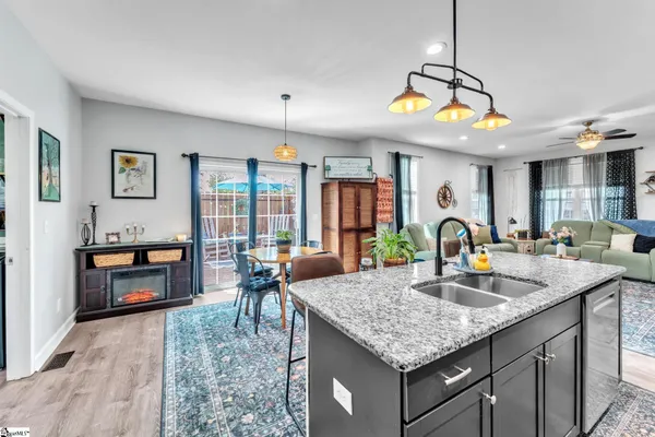 $250,000 | 401 South Broad Street, Clinton, SC 29325