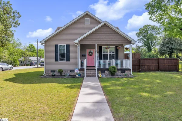 $250,000 | 401 South Broad Street, Clinton, SC 29325