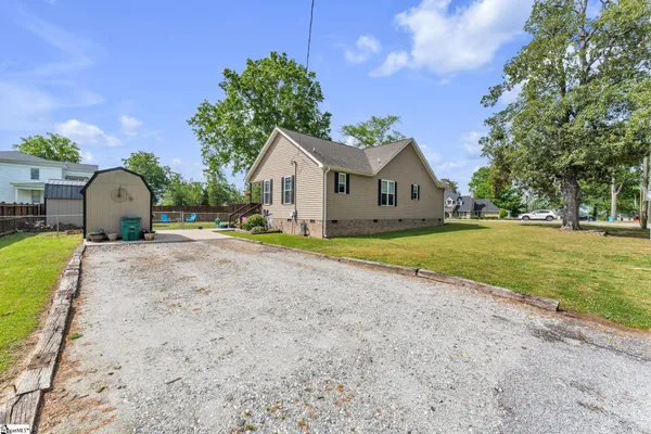 $250,000 | 401 South Broad Street, Clinton, SC 29325
