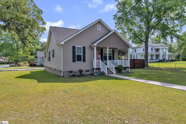 $250,000 | 401 South Broad Street, Clinton, SC 29325