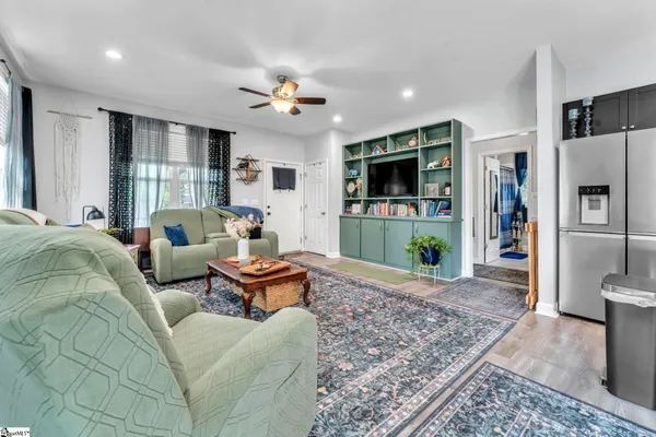 $250,000 | 401 South Broad Street, Clinton, SC 29325