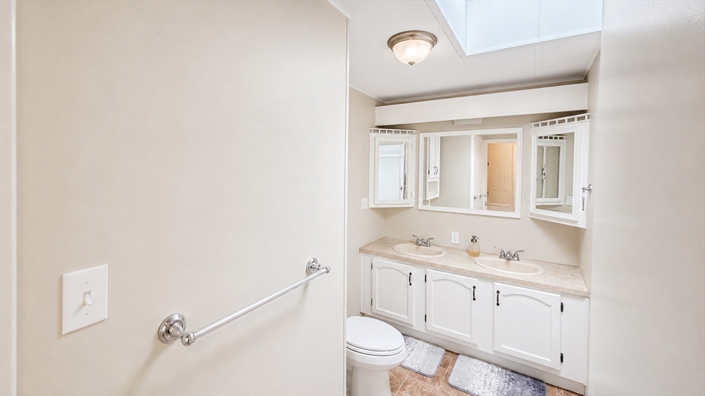 557 Southwest Cutoff, Unit 135 Worcester, MA 01607 - Photo 9 of 14