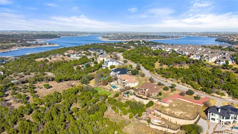 $1,445,000 | 2702 Lakehurst Road, Spicewood, TX 78669
