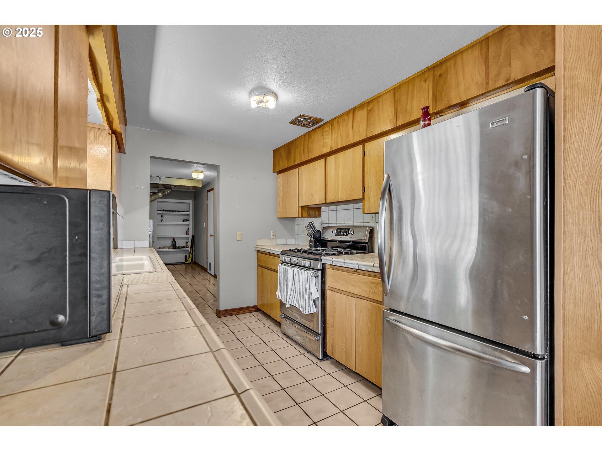 821 Bridge Street Vernonia, OR 97064 - Photo 18 of 45 a kitchen with stainless steel appliances a refrigerator and a stove