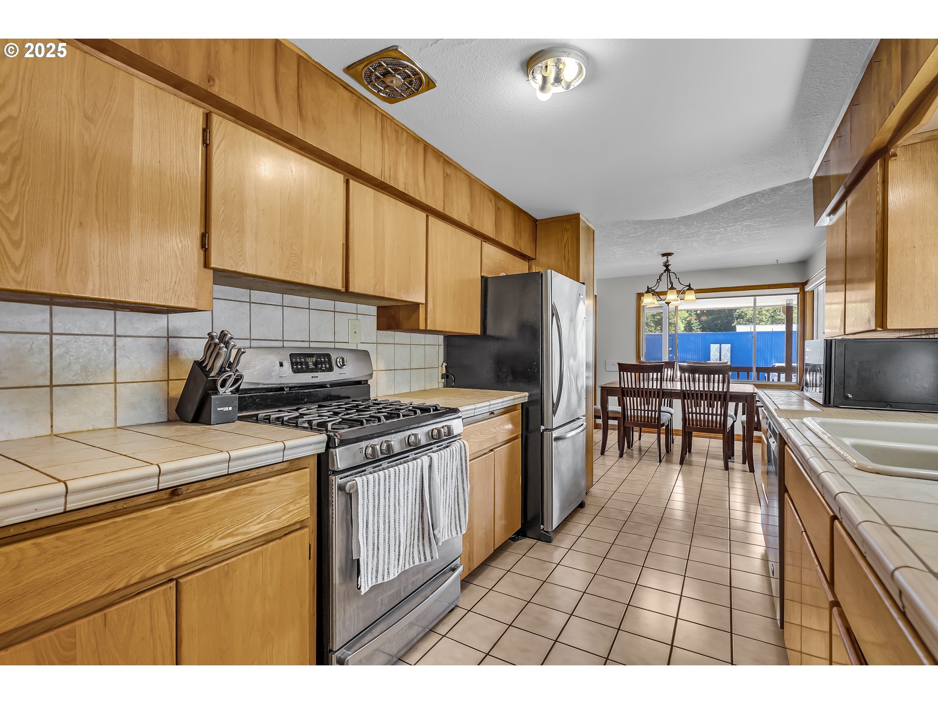 821 Bridge Street Vernonia, OR 97064 - Photo 20 of 45 a kitchen with a stove a sink dishwasher and a refrigerator