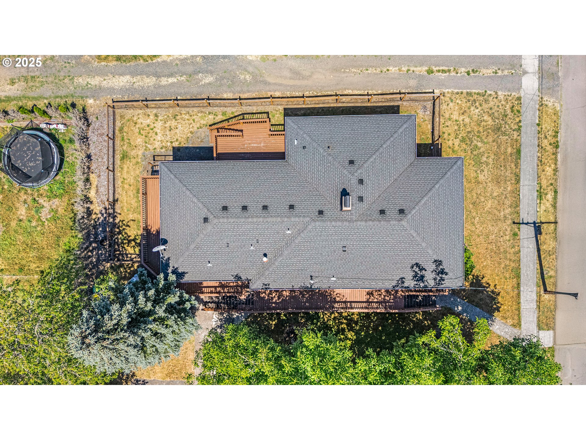 821 Bridge Street Vernonia, OR 97064 - Photo 31 of 45 an aerial view of a house with a yard and lake view