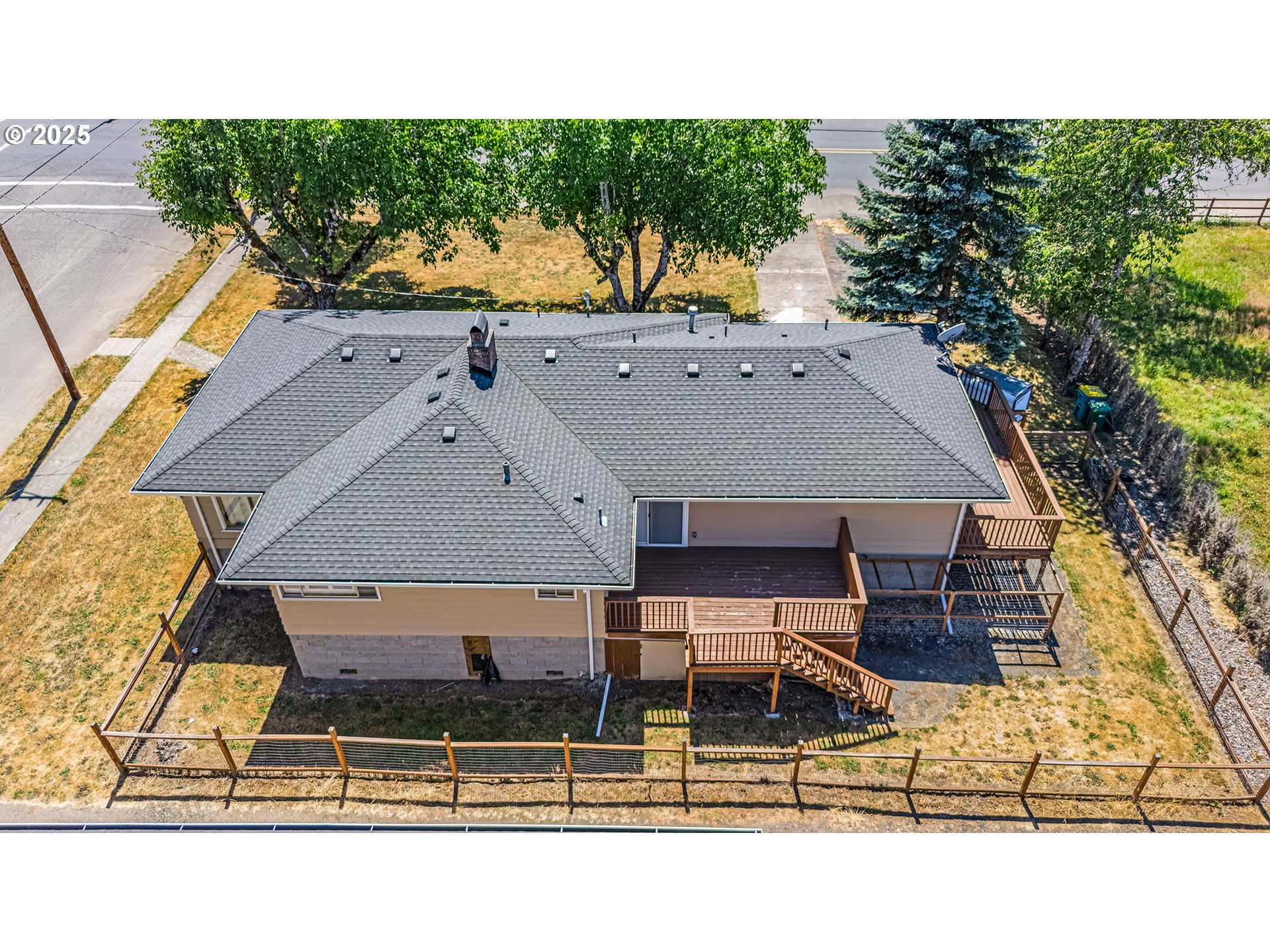 821 Bridge Street Vernonia, OR 97064 - Photo 33 of 45 a picture of a person on a street