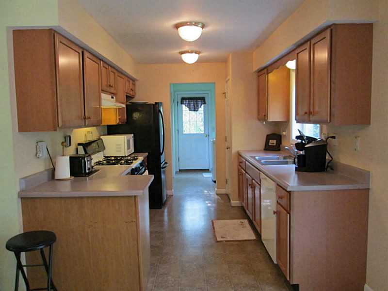 443 Saugatucket Road South Kingstown, RI 02879 - Photo 4 of 12 Kitchen.