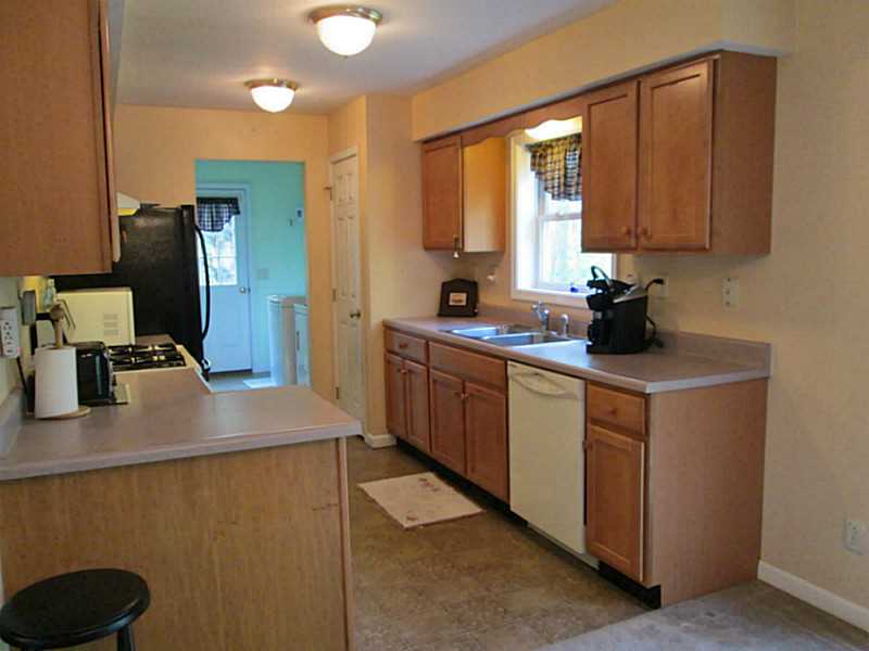 443 Saugatucket Road South Kingstown, RI 02879 - Photo 5 of 12 Kitchen.