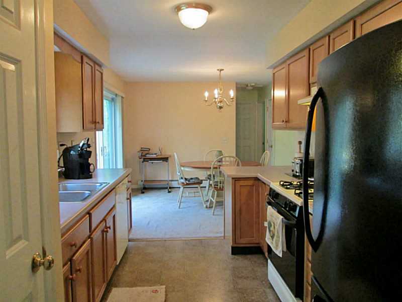 443 Saugatucket Road South Kingstown, RI 02879 - Photo 6 of 12 Kitchen.