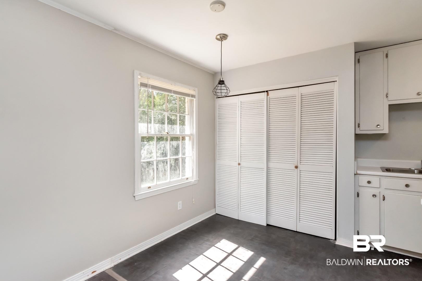 320 Vanderbilt Drive Mobile, AL 36608 - Photo 17 of 39 Unfurnished bedroom featuring sink and a closet