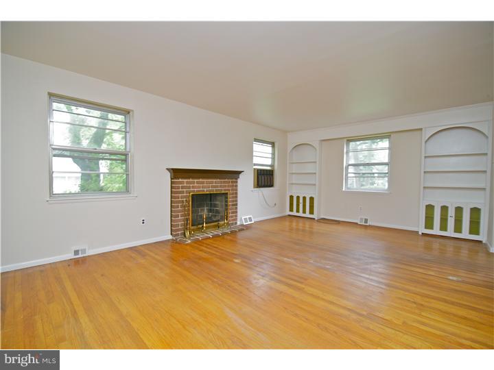 1447 Mauck Road Blue Bell, PA 19422 - Photo 3 of 20 Living Room