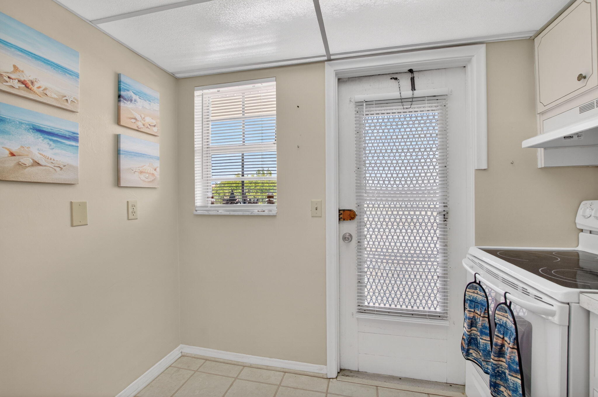 400 Northeast 20th Street, Unit A205 Boca Raton, FL 33431 - Photo 9 of 42 9-web-or-mls-DSC_5872