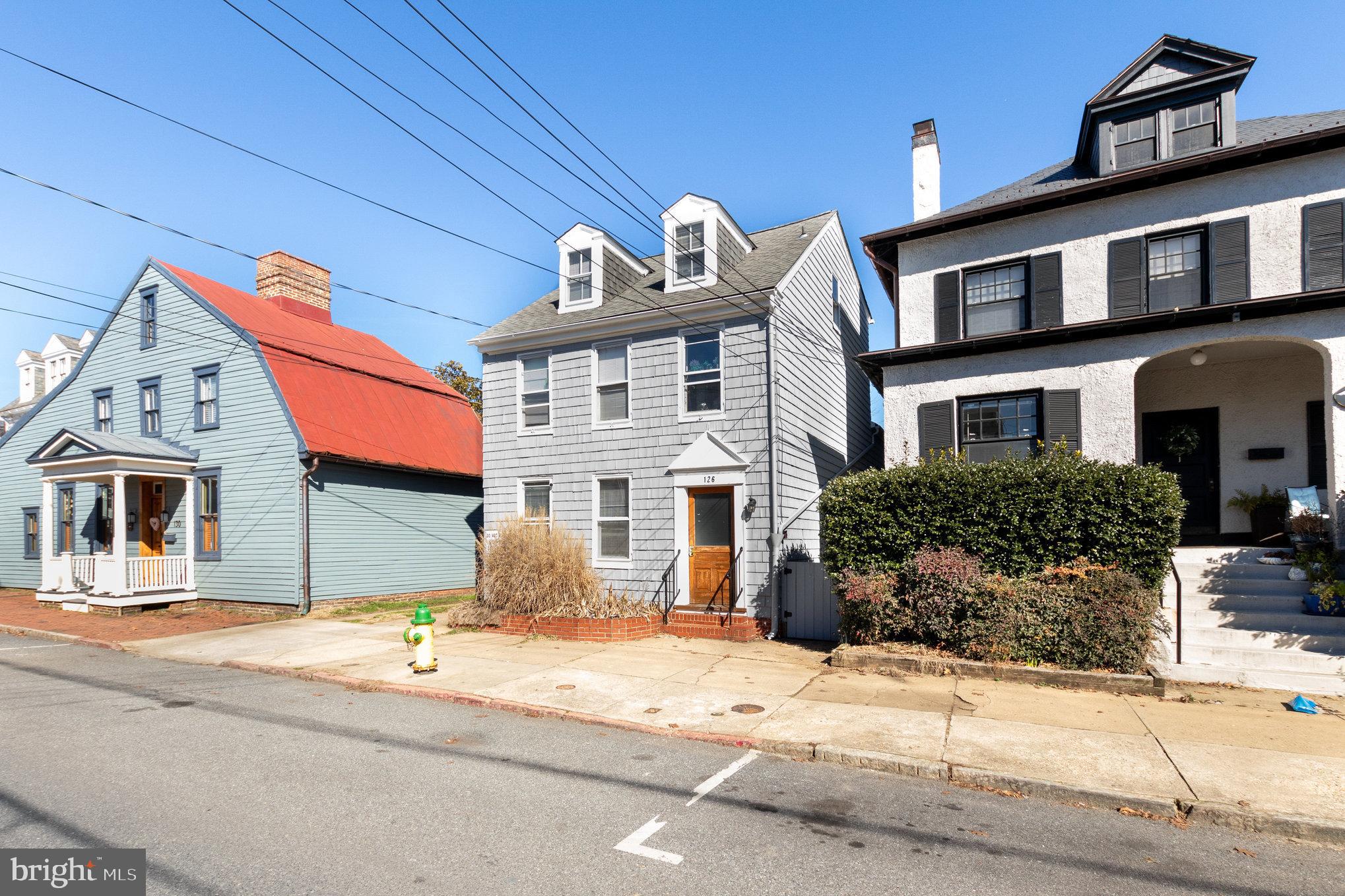 126 Prince George Street, Unit 4 Annapolis, MD 21401 - Photo 13 of 15 a front view of a house with a yard