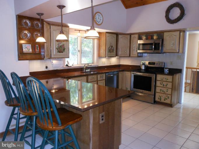 18021 Possum Point Road Dumfries, VA 22026 - Photo 11 of 30 Kitchen