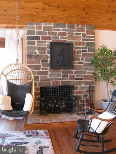 18021 Possum Point Road Dumfries, VA 22026 - Photo 4 of 30 Living Room
