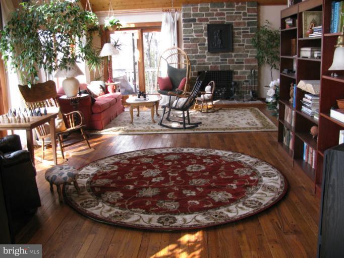 18021 Possum Point Road Dumfries, VA 22026 - Photo 5 of 30 Living Room