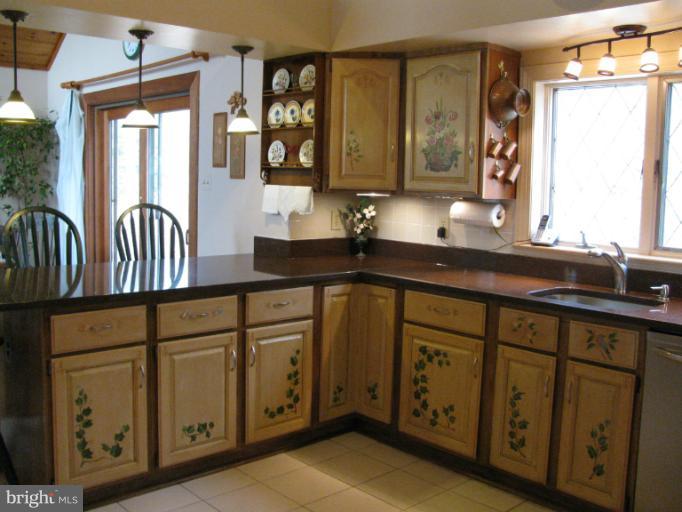 18021 Possum Point Road Dumfries, VA 22026 - Photo 10 of 30 Kitchen