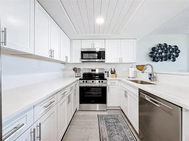 $3,500 | 400 Island Way, Unit 1411, Clearwater Beach, FL 33767