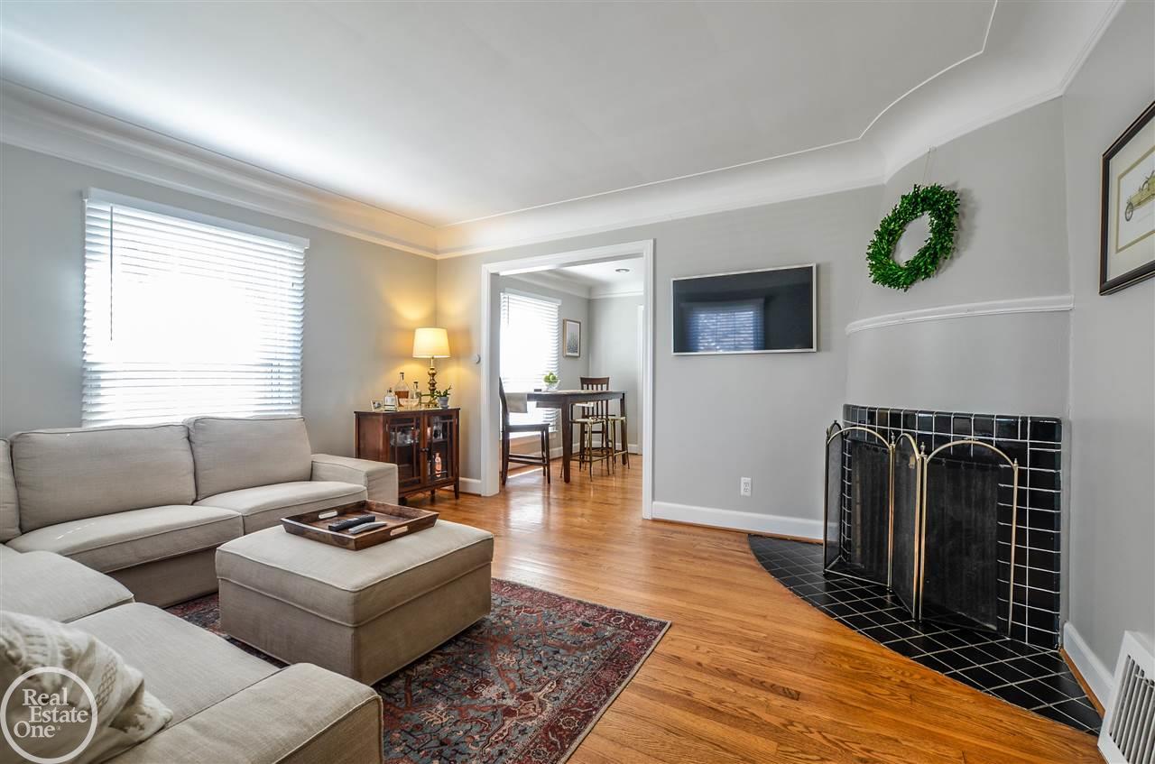 1753 Hampton Road Grosse Pointe, MI 48236 - Photo 8 of 29 50068808-7.JPG