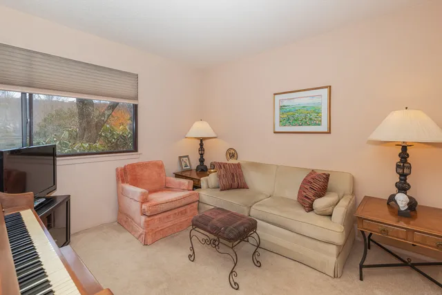 $329,000 | 701 Heritage Village, Unit B, Southbury, CT 06488