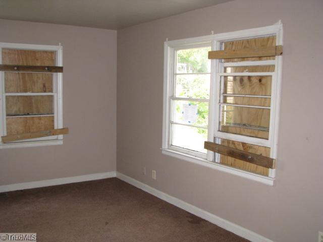 1220 Ragan Avenue High Point, NC 27260 - Photo 4 of 11 Living Room.