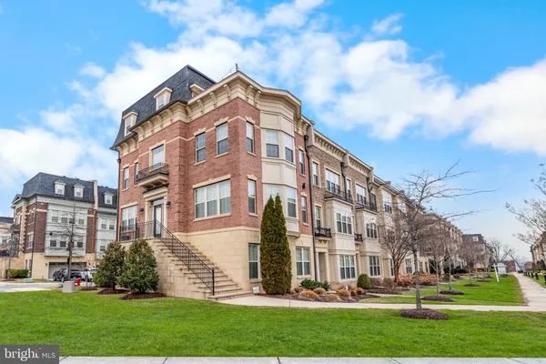 $919,000 | 726 River Mist Drive, Unit 221, Oxon Hill, MD 20745