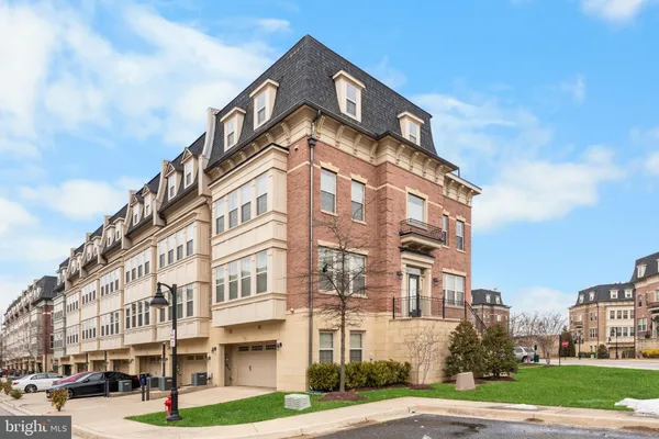 $919,000 | 726 River Mist Drive, Unit 221, Oxon Hill, MD 20745