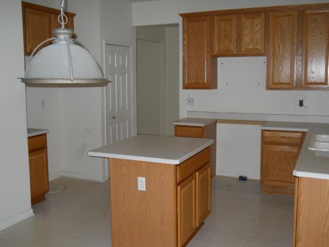2131 Cattail Circle Rochester, MI 48309 - Photo 3 of 13 31084068-2.JPG