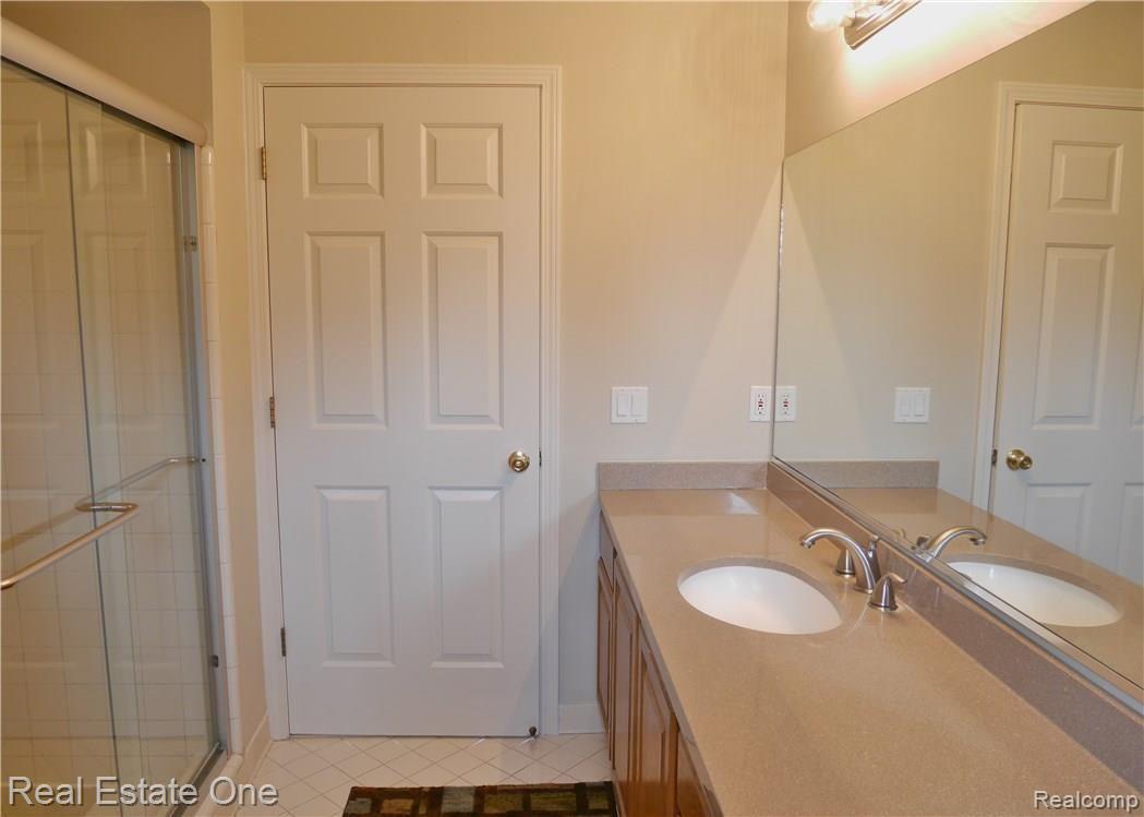 2592 Brilliance Rochester, MI 48309 - Photo 21 of 28 master bath 7.20 (2)