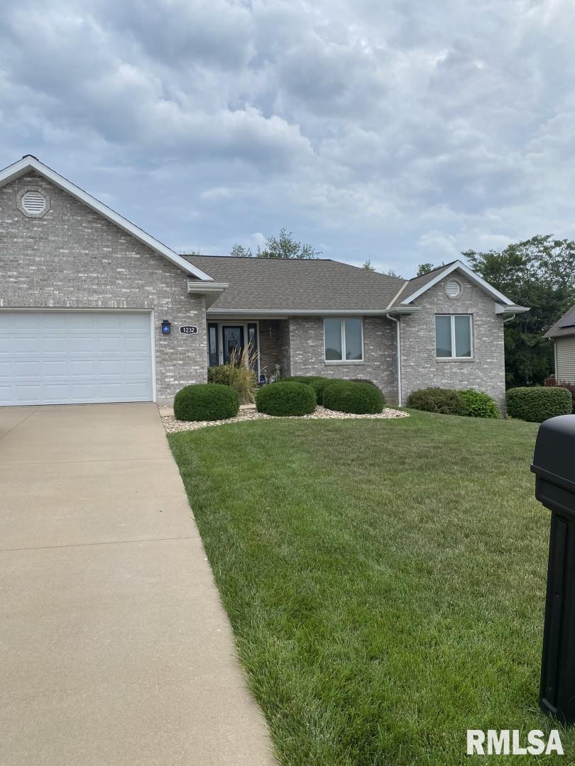 1232 Cadbury Ridge Quincy, IL 62305 - Photo 1 of 40 Gallery Image 1