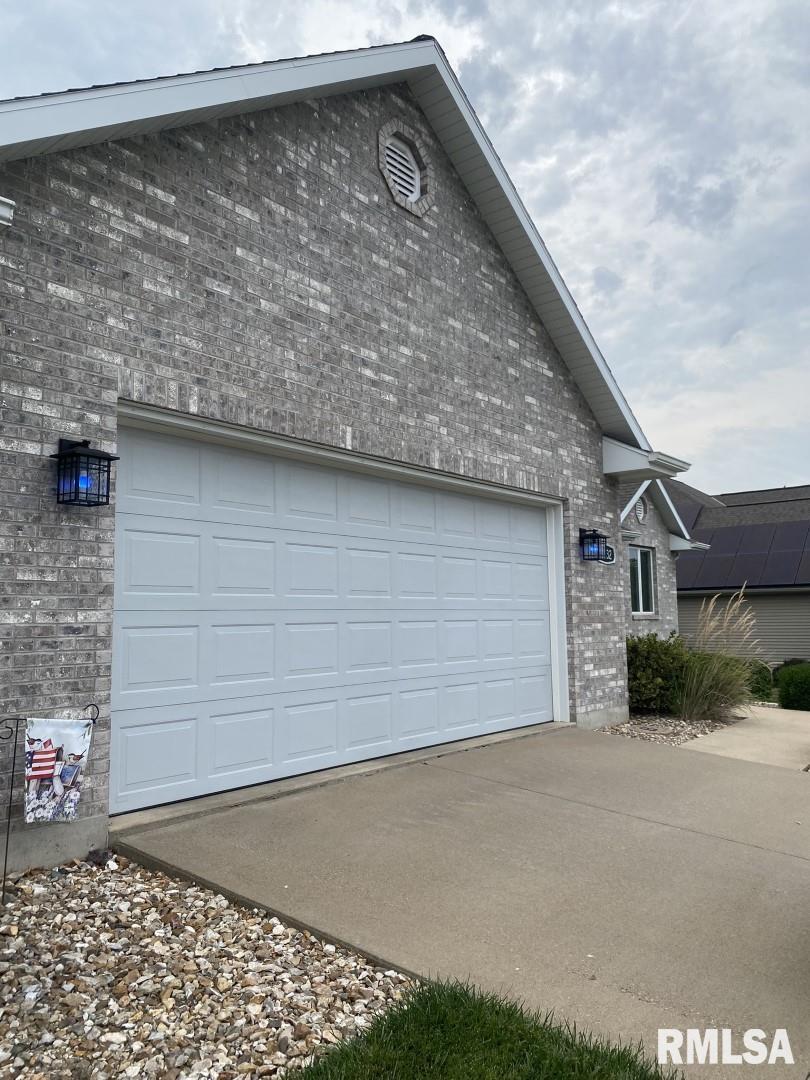 1232 Cadbury Ridge Quincy, IL 62305 - Photo 3 of 40 Gallery Image 3