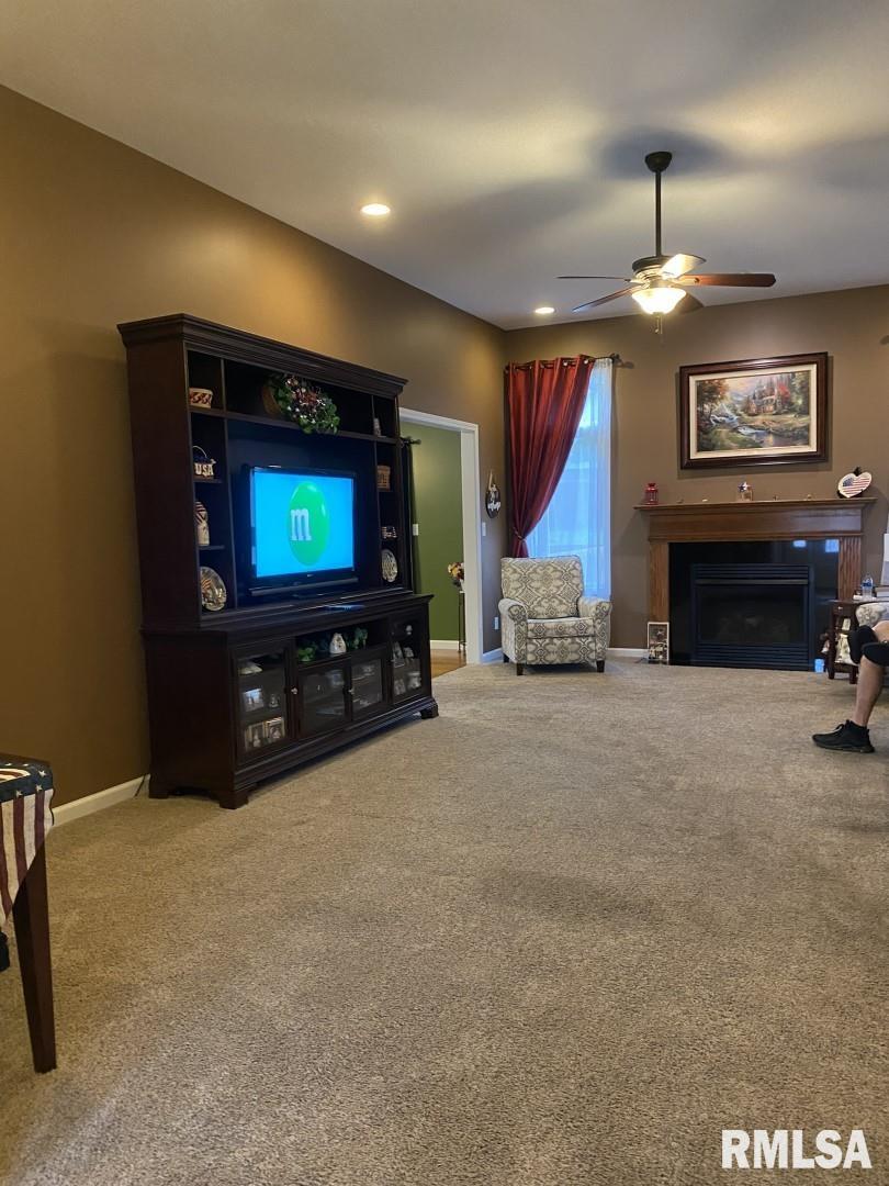 1232 Cadbury Ridge Quincy, IL 62305 - Photo 10 of 40 Gallery Image 10