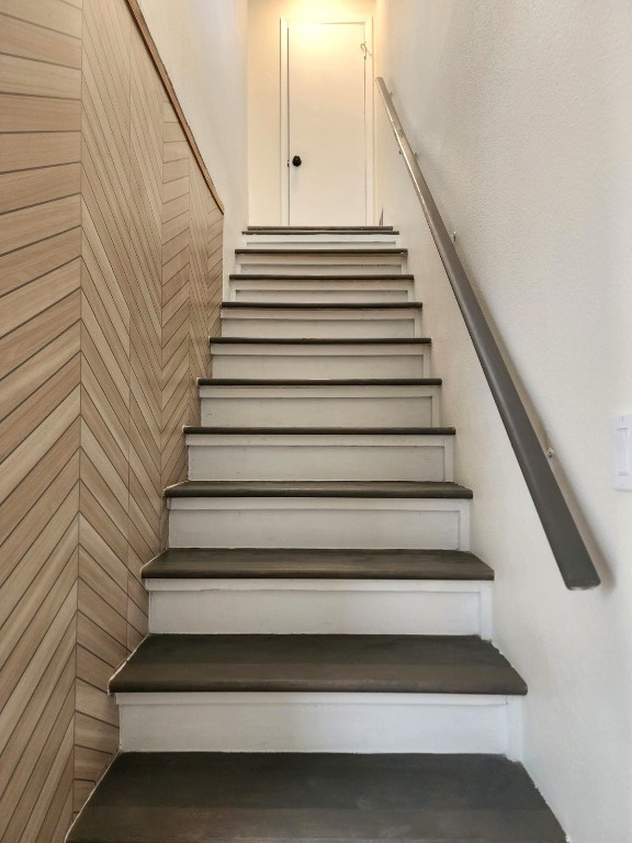 6905 Argonne Forest Cove, Unit B Austin, TX 78759 - Photo 7 of 18 a view of entryway