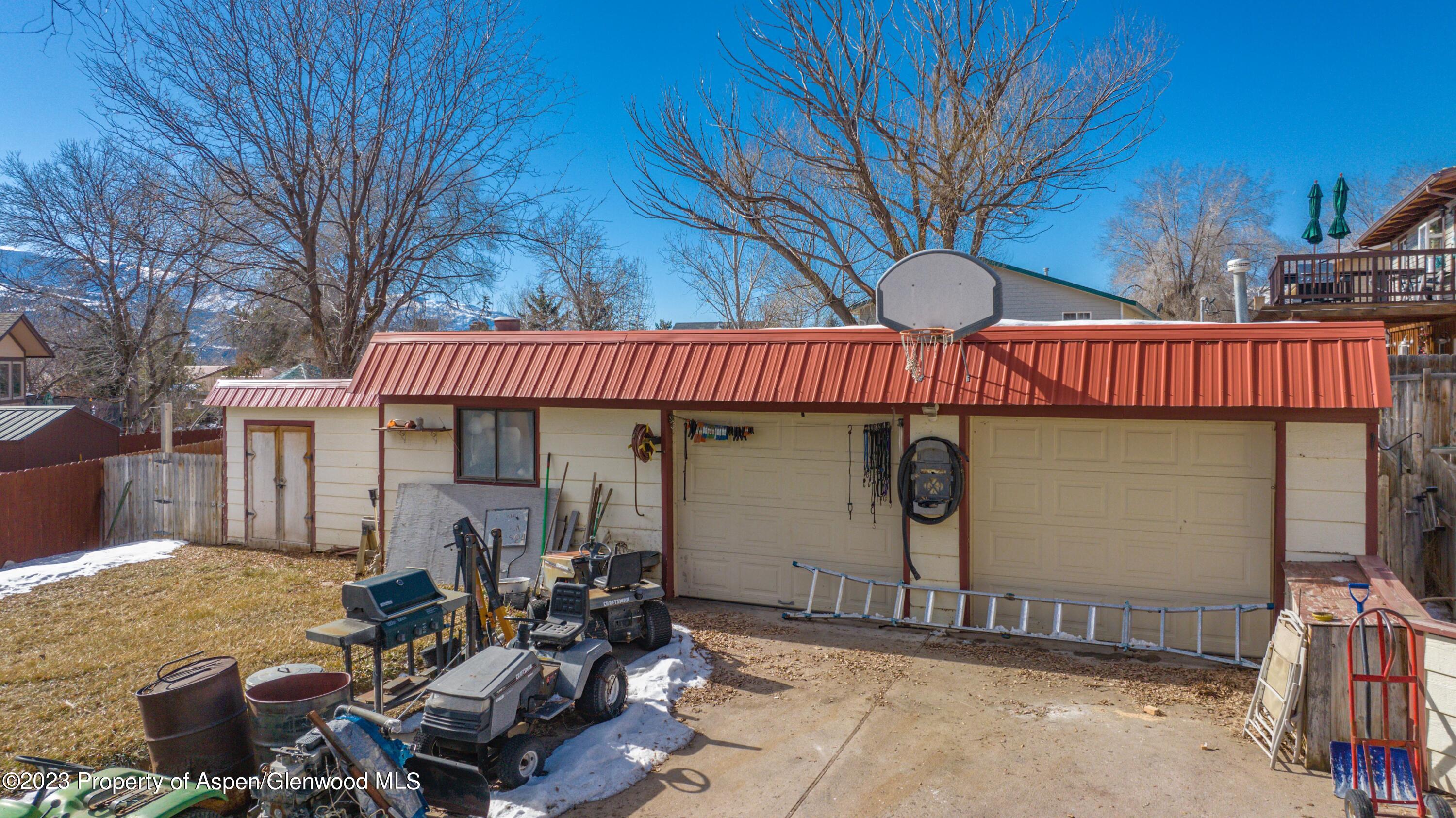915 East 7th Street Rifle, CO 81650 - Photo 5 of 22 a view of a patio with table and chairs and a barbeque