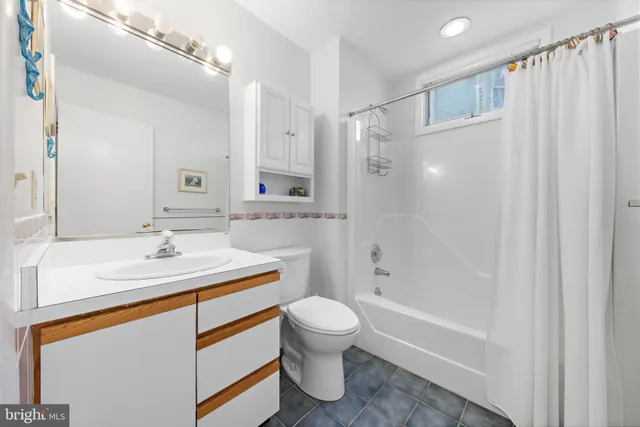 $2,699,000 | 10 East 18th Street, Barnegat Light, NJ 08006