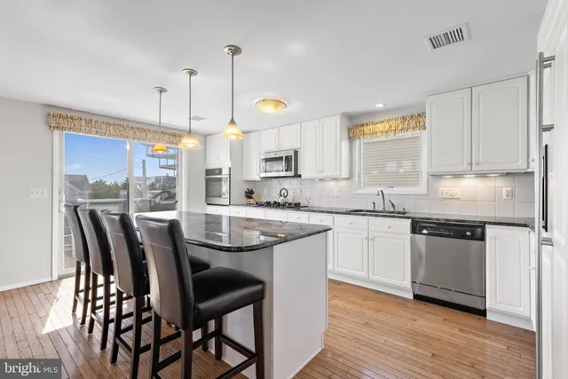 $2,699,000 | 10 East 18th Street, Barnegat Light, NJ 08006