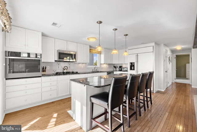 $2,699,000 | 10 East 18th Street, Barnegat Light, NJ 08006