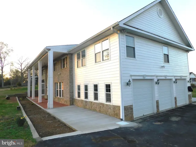 front view of house with a yard